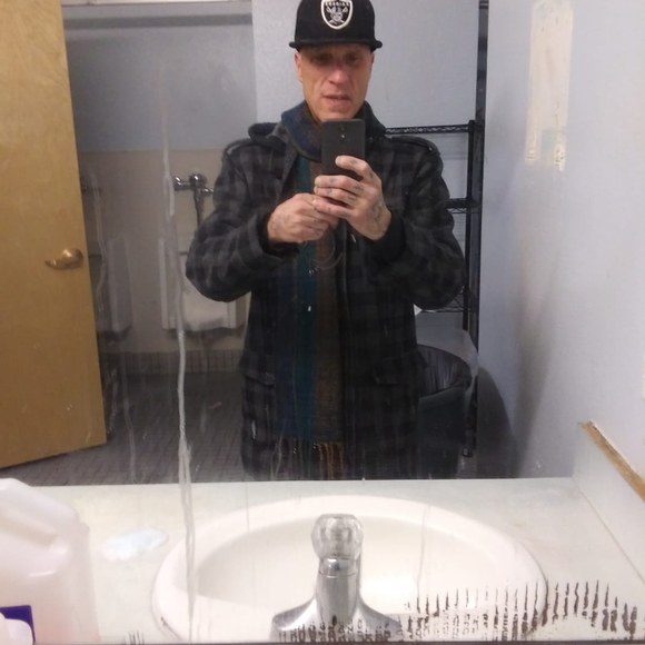 Meet your Posher, Jeffrey - Picture 1 of 1